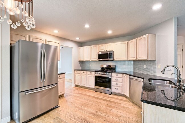 Building Photo - Absolutely Stunning 4 Bedroom Home in Mariana Butte