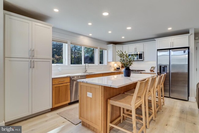 Building Photo - 84 S Chesapeake Ave