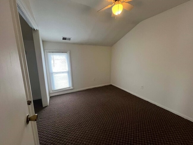 Building Photo - 62 E Main St