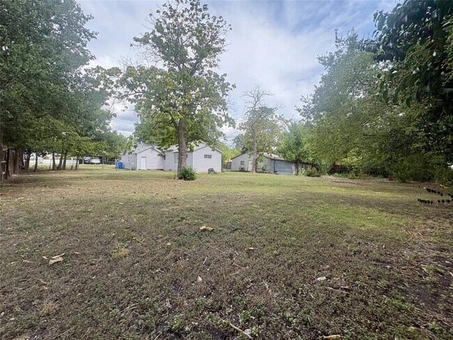 Building Photo - 815 Lizzie St