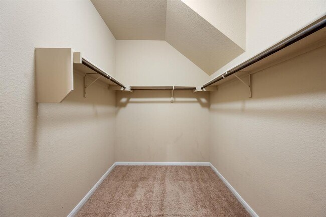 Building Photo - 231 Northern Flicker St