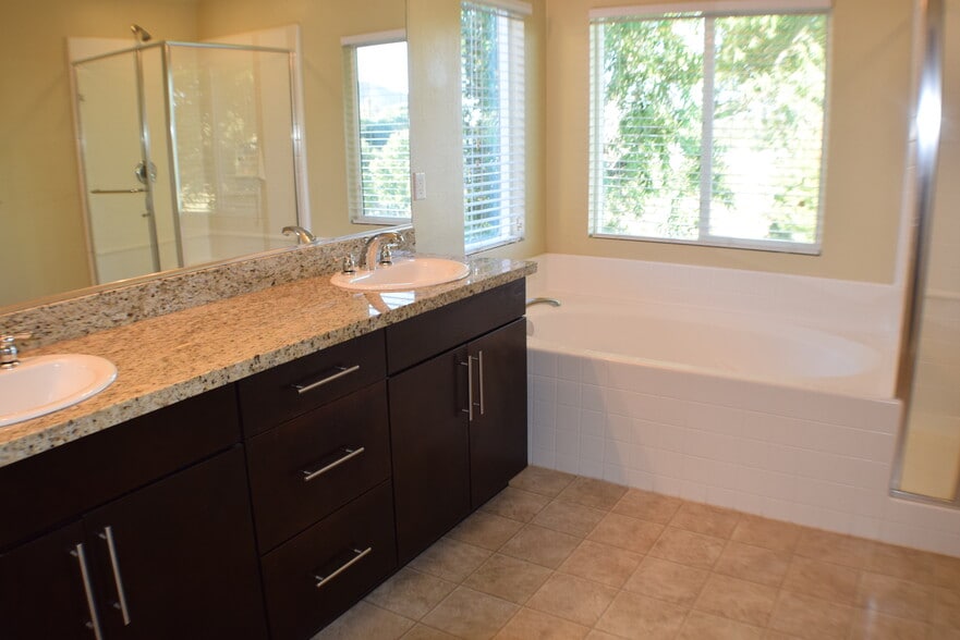 Building Photo - 32436 Shadow Canyon Trl
