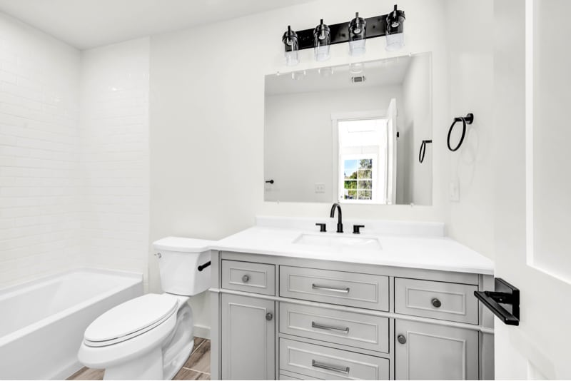 Building Photo - 670 E Main St