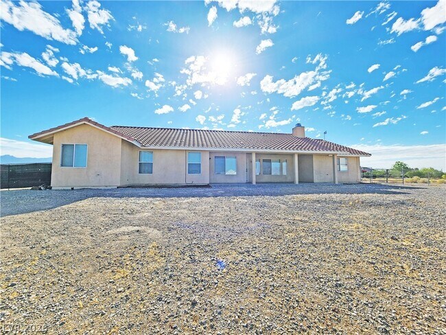 Building Photo - 3680 Ravine Ave