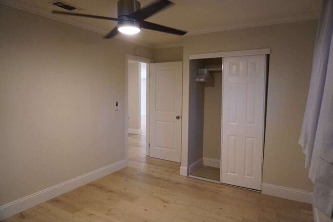 Building Photo - 8021 Glen Eva Way