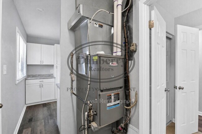 Building Photo - 6051 Graystone Dr