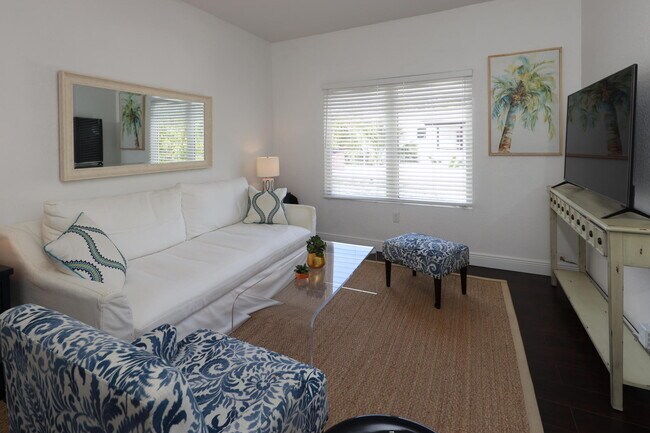 Building Photo - 518 Biscayne Dr