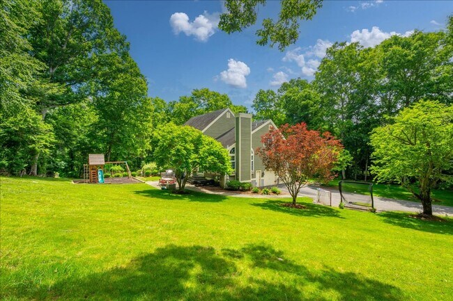Building Photo - Private Pool, Fireplace & Endless Charm — Cross River, NY