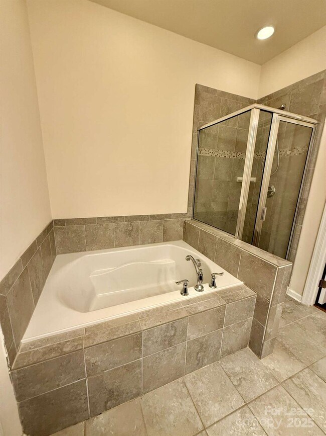 Building Photo - 9516 Birkwood Ct