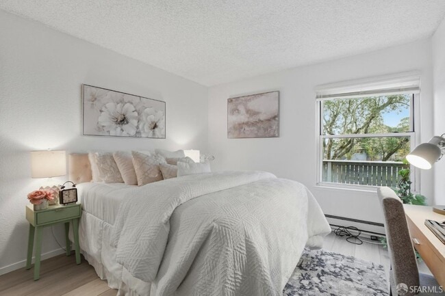 Building Photo - 101 Piccadilly Pl