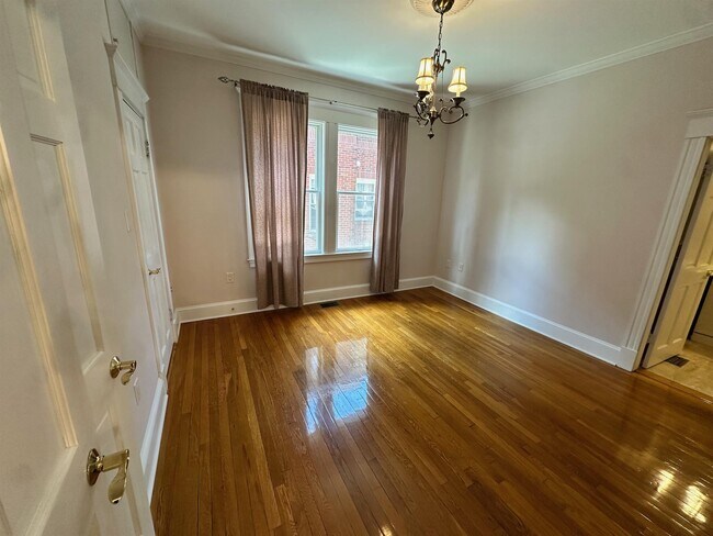 Building Photo - 273 Mason Terrace