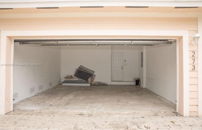 Building Photo - 273 SE 32nd Ave