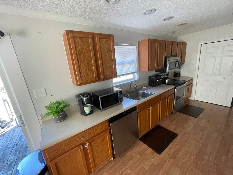 Building Photo - 160 Charity Ln