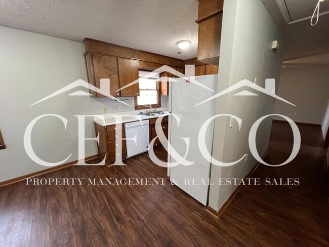 Building Photo - Spacious 2 bedroom now available in Spartanburg!