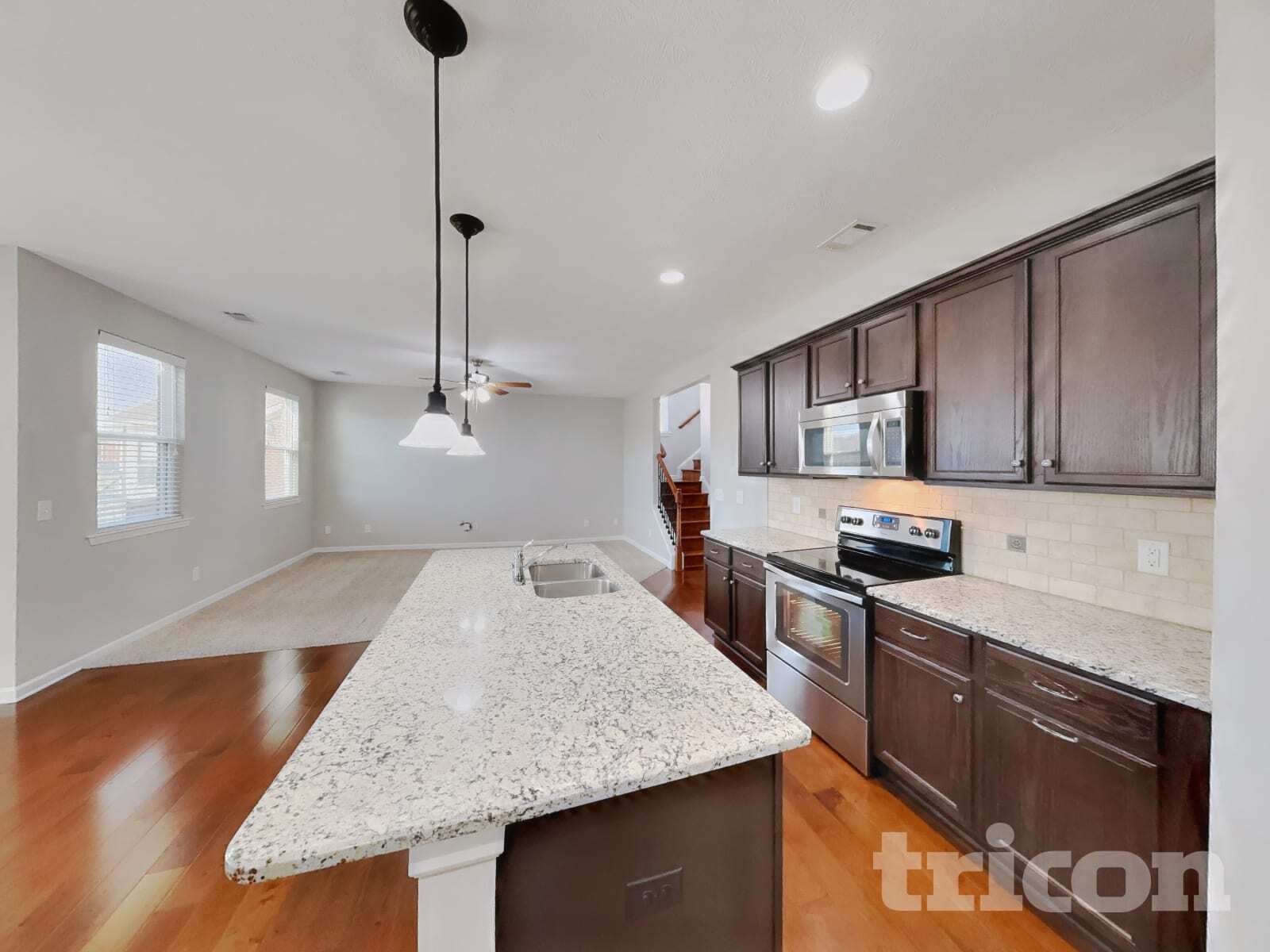 Building Photo - 1637 Robindale Dr