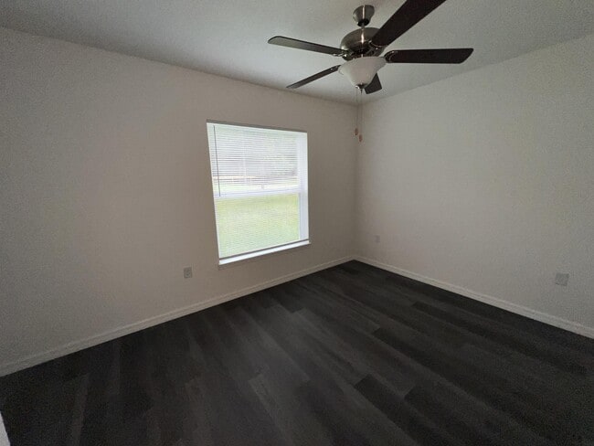 Building Photo - 9 Maple Ln