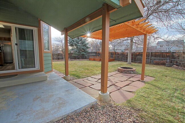 Building Photo - 1319 Iris Cir