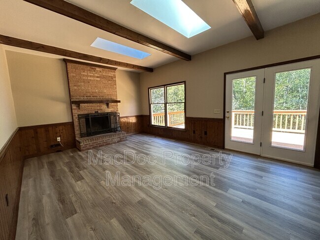 Building Photo - 1907 White Lake Dr