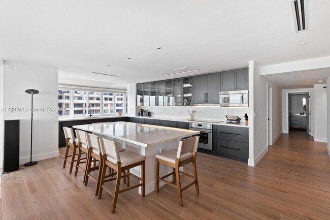 Building Photo - 251 Crandon Blvd