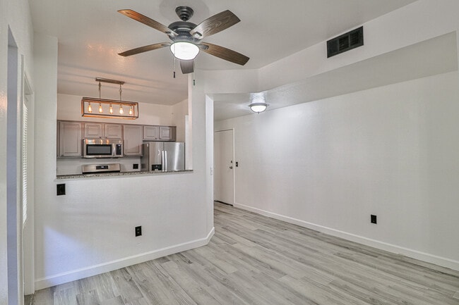 Building Photo - 5250 S Rainbow Blvd