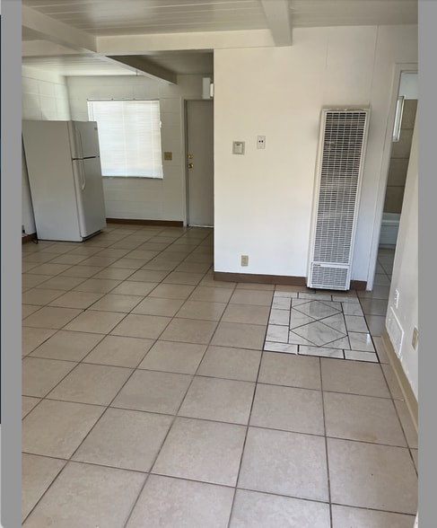 Building Photo - 929 S Thorne Ave