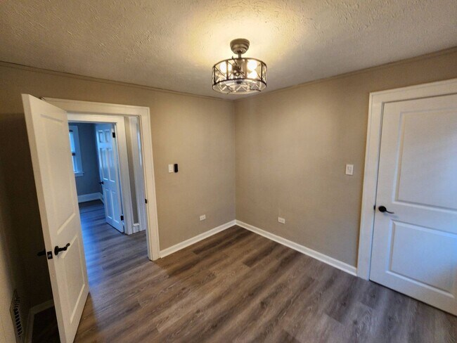Building Photo - Newly Renovated 3-Bedroom Property in Prim...