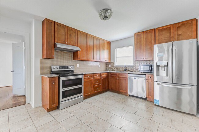 Building Photo - 230 Bizerte St