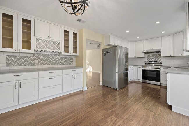 Building Photo - Remodeled 3-Bedroomn 2.5-Bathroom Townhome