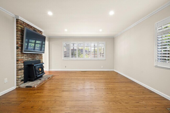 Building Photo - 5525 Amby Dr