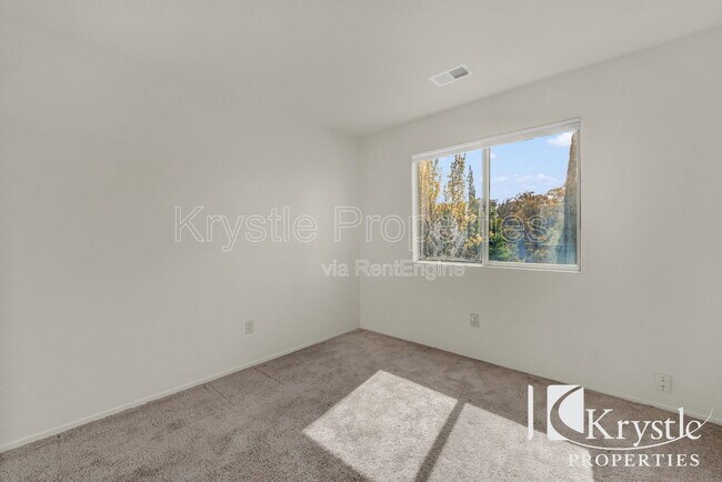 Building Photo - 267 Quartz Ln