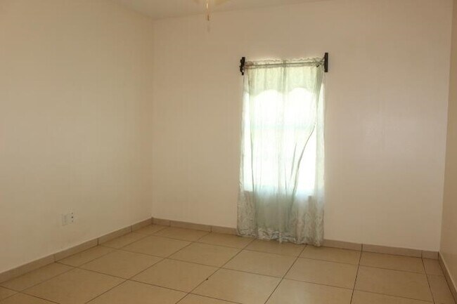 Building Photo - 3118 Garfield St