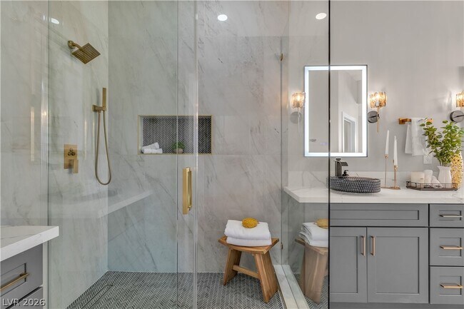 Building Photo - 8848 Rainbow Ridge Dr