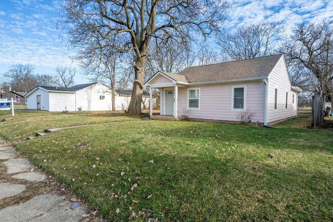 Building Photo - 2549 Columbia Ave