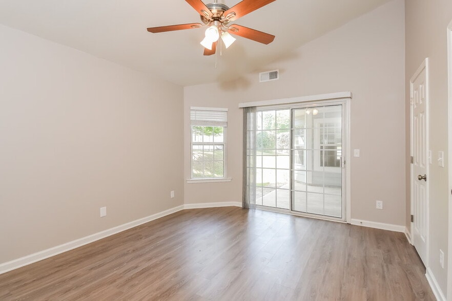 Building Photo - 2010 Greenhill Pass