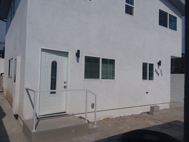 Building Photo - 3109 Estara Ave