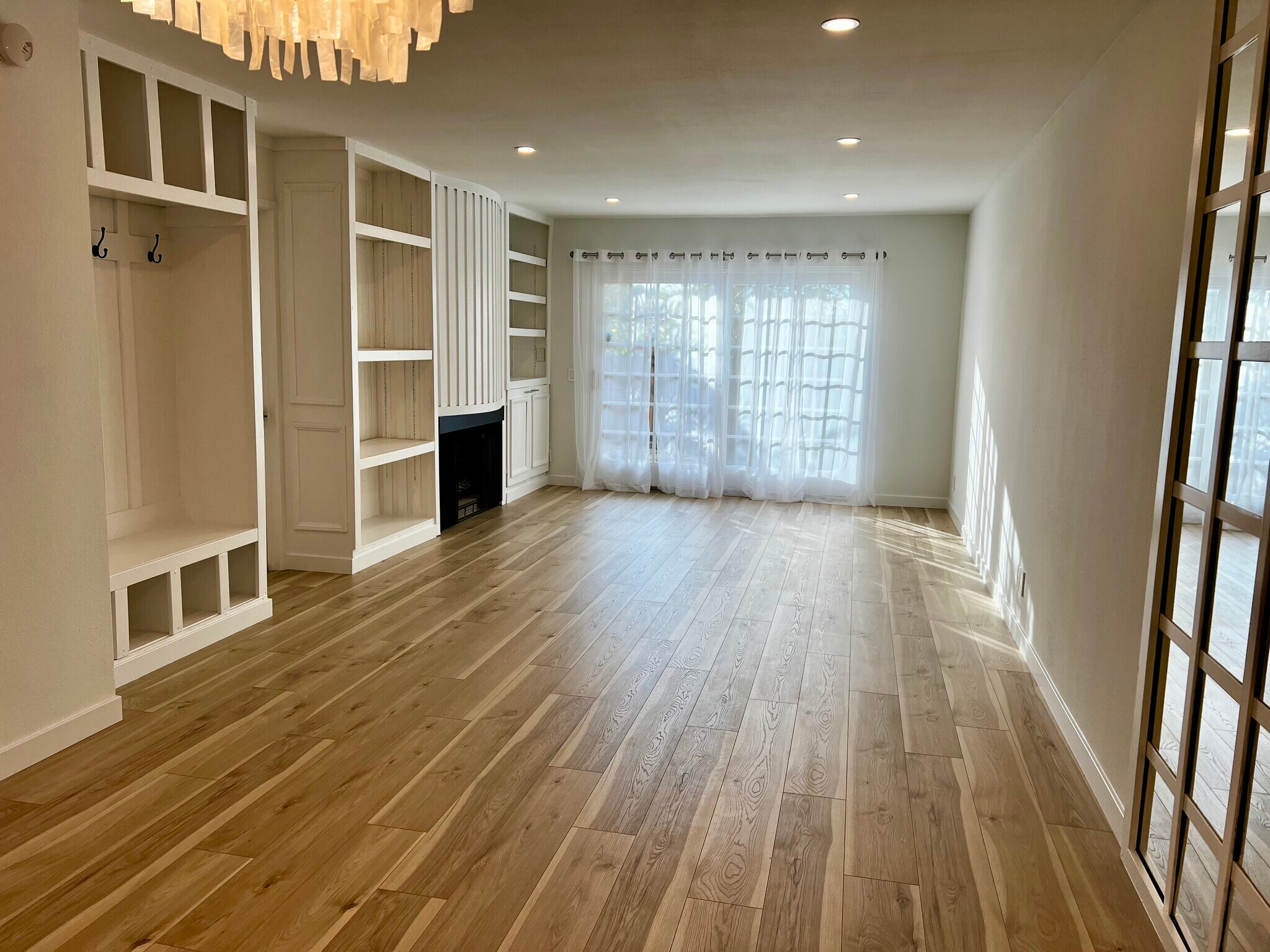 Living Room with Built Ins - 6467 Kanan Dume Rd