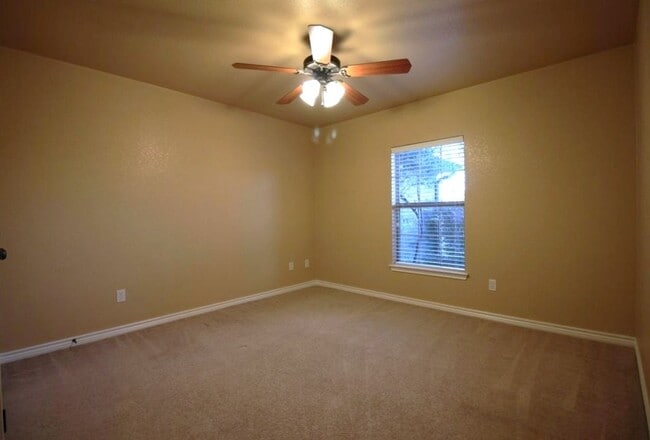 Building Photo - AVAILABLE NOW!