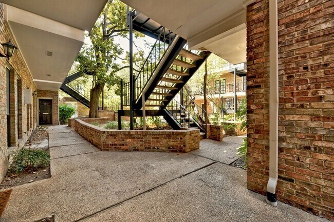 Building Photo - 2801 Rio Grande St