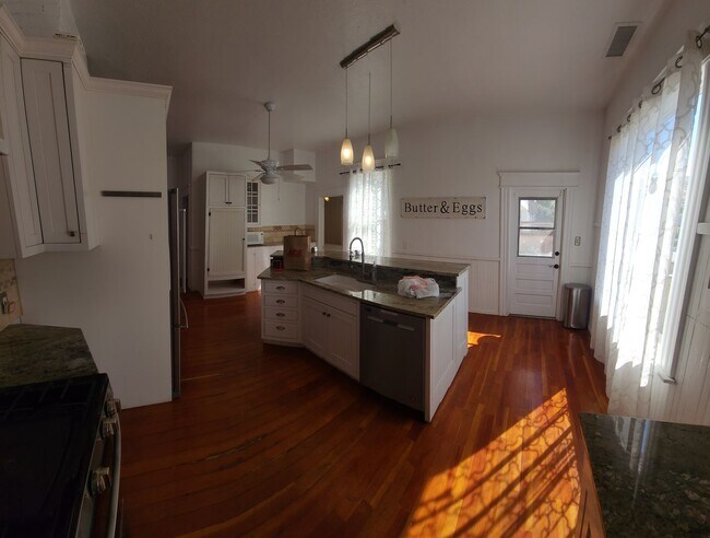 Building Photo - Islay Street  770-774