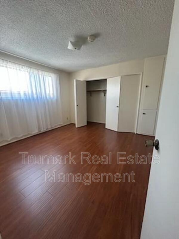 Building Photo - 4619 Lexington Ave