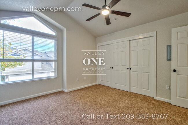 Building Photo - Rare vacancy opportunity in Turlock's finest and most desirable townhome complex!