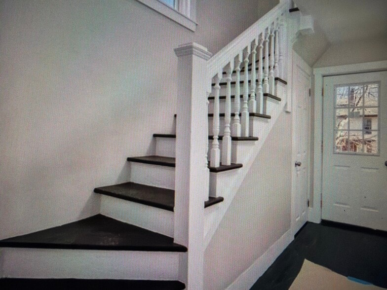 Building Photo - 35 Watch St