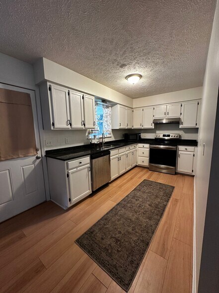 Building Photo - 132 Fox Ridge Dr
