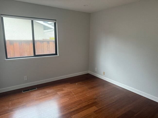 Building Photo - 515 La Baree Dr