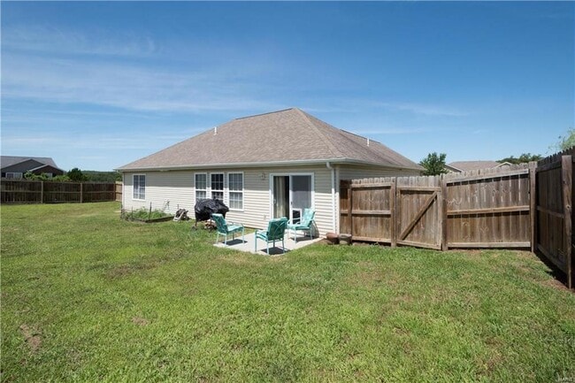 Building Photo - Home in Pioneer Ridge – Pet Friendly & Min...