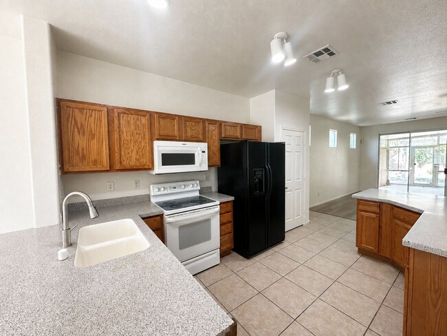 Building Photo - 10912 Golden Birch Pl