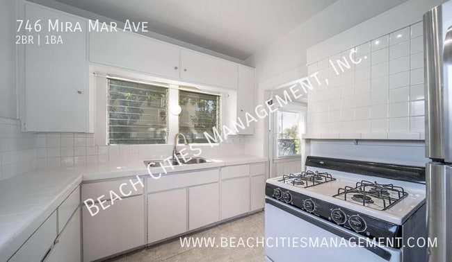 Building Photo - 746 Mira Mar Ave