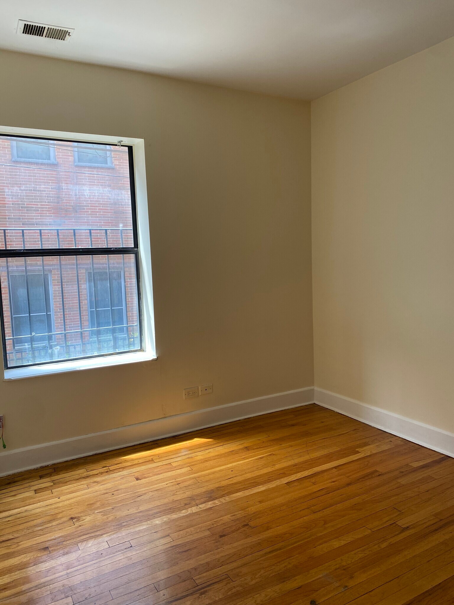 Second bedroom - 4926 N Kedzie Ave