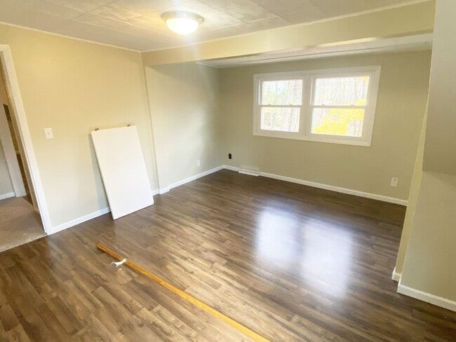 Building Photo - 4-Bedroom, 1 Bath Home on Wooded Lot near ...