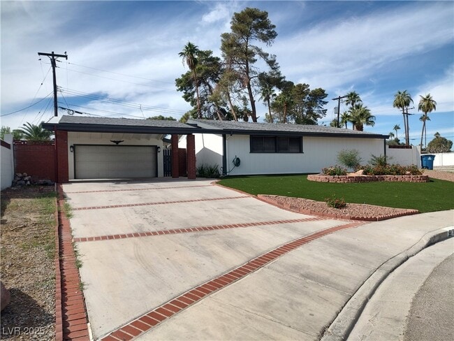 Building Photo - 3221 Sombrero Cir